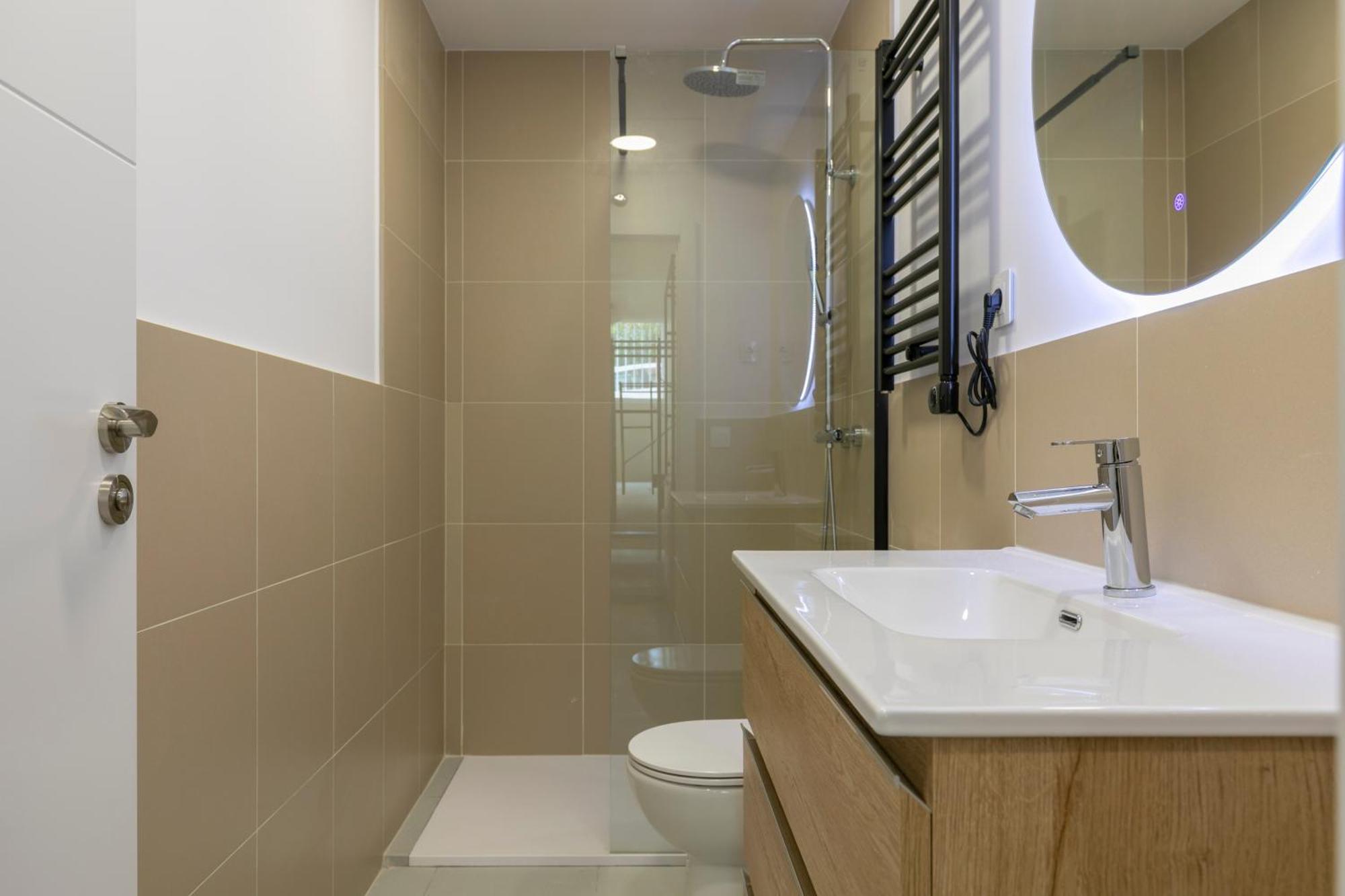 Homeabout Smart Rooms Tetuan - Sin Recepcion