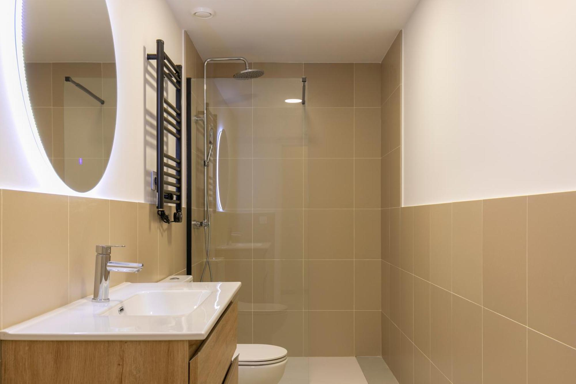 Homeabout Smart Rooms Tetuan - Sin Recepcion * Madrid
