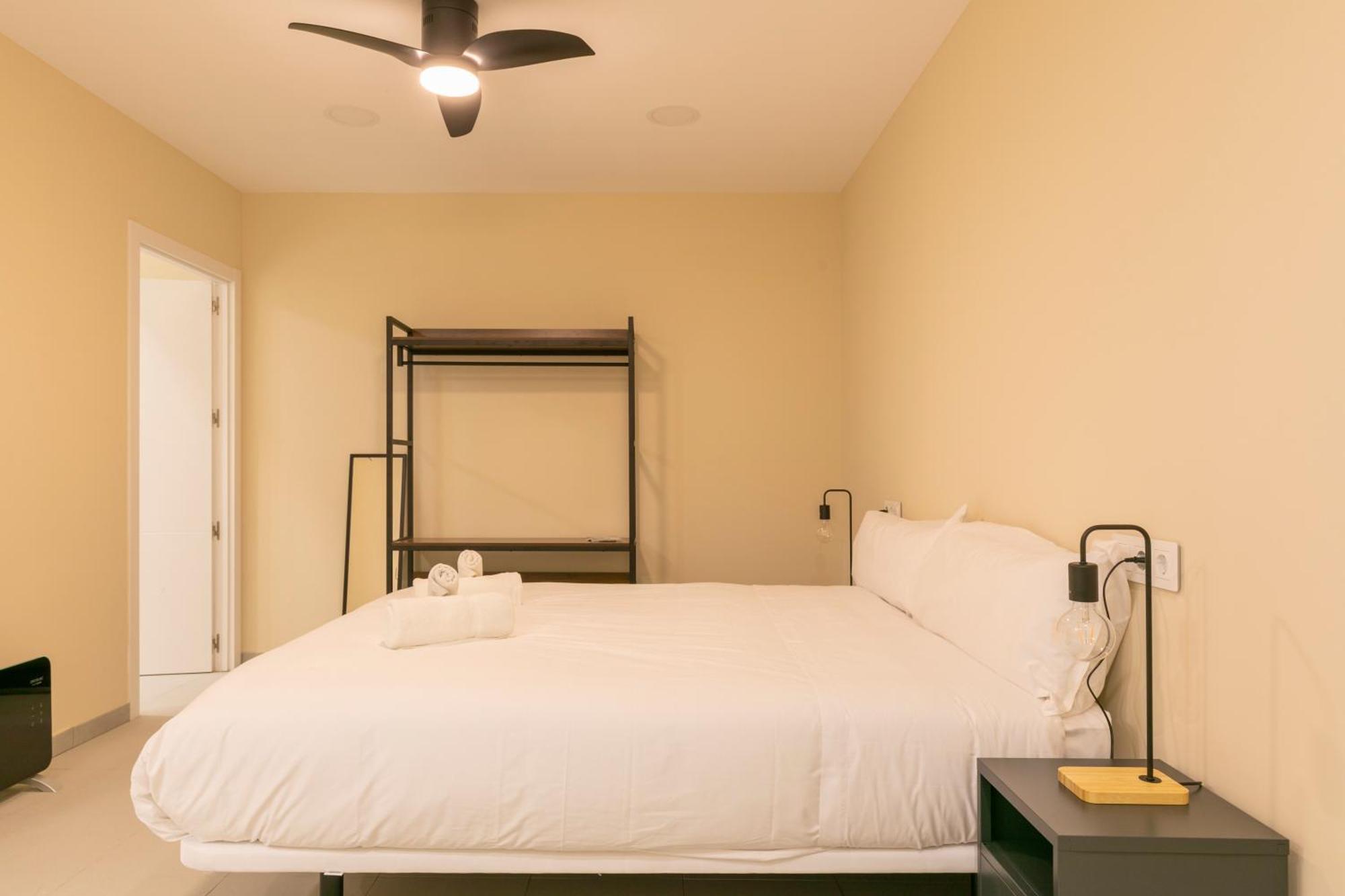 Homeabout Smart Rooms Tetuan - Sin Recepcion Appartamento Madrid
