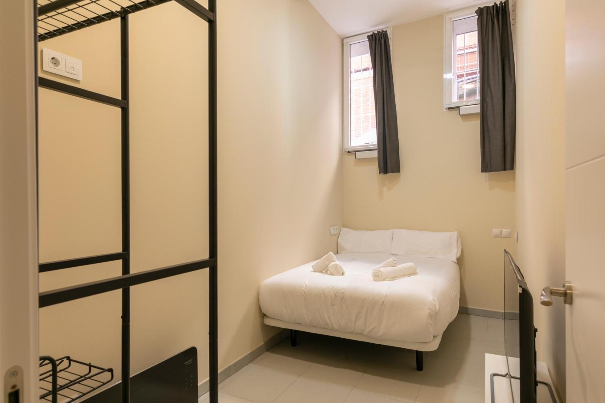 Homeabout Smart Rooms Tetuan - Sin Recepcion * Madrid