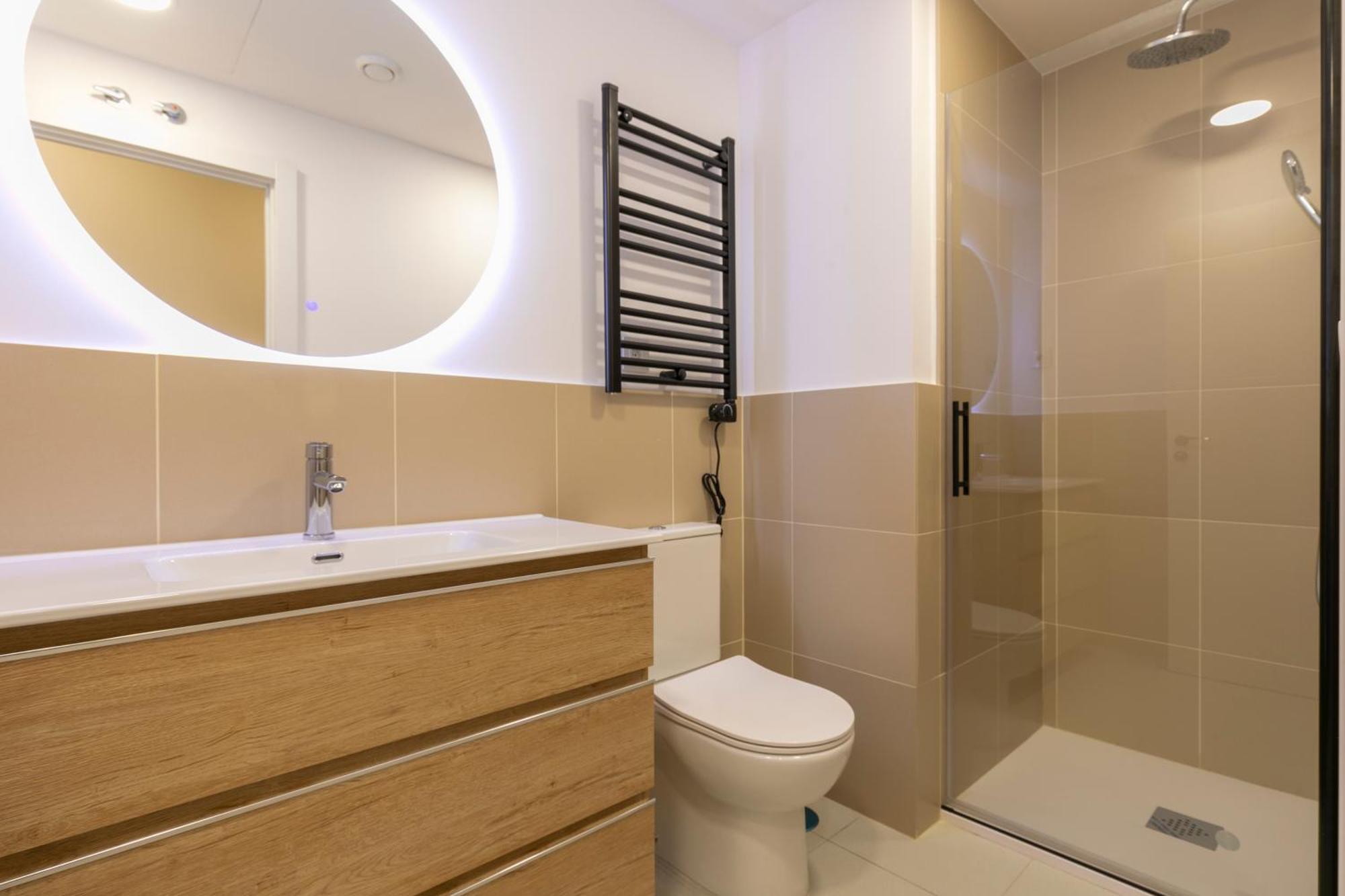 Homeabout Smart Rooms Tetuan - Sin Recepcion Appartamento Madrid