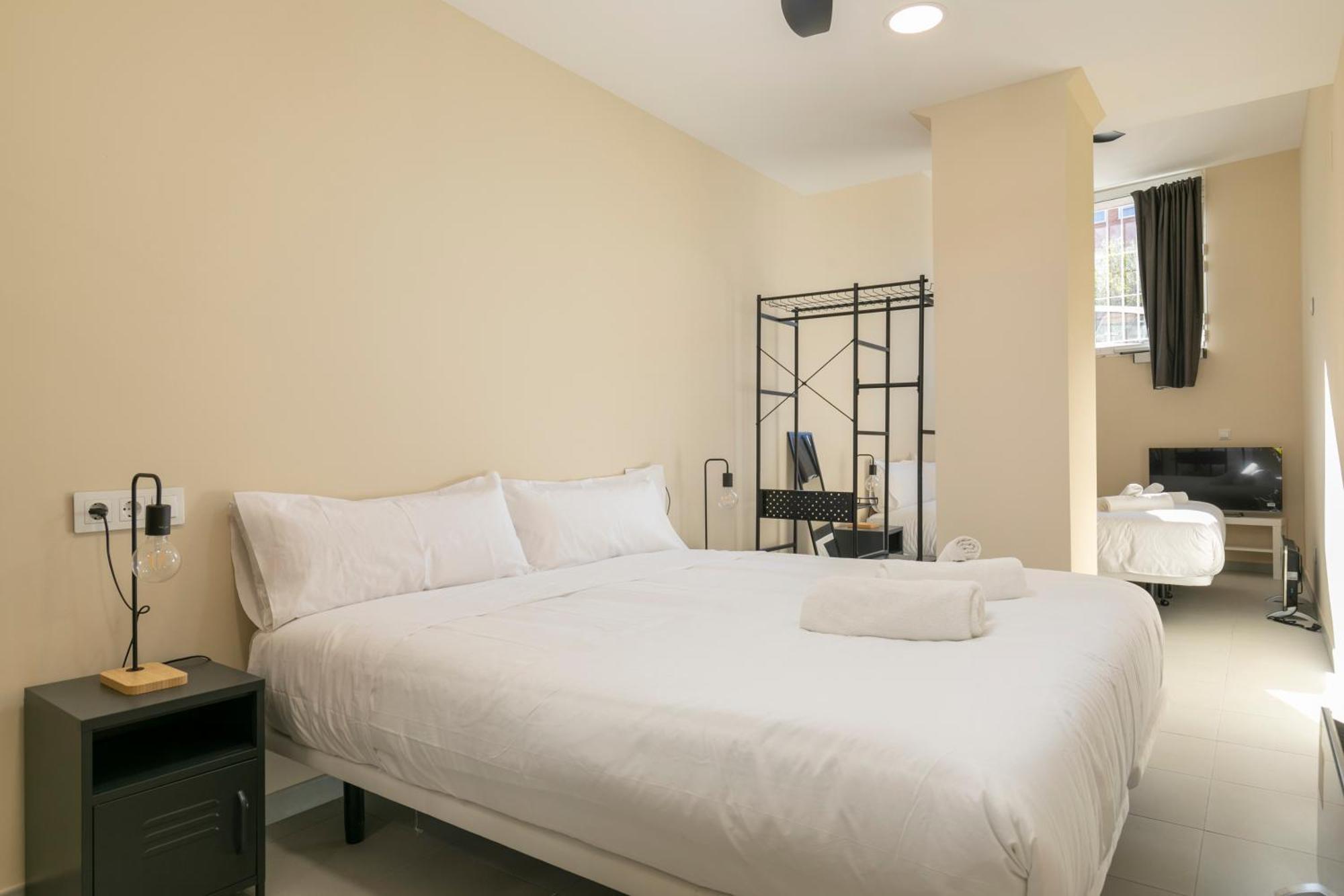 Homeabout Smart Rooms Tetuan - Sin Recepcion * Madrid